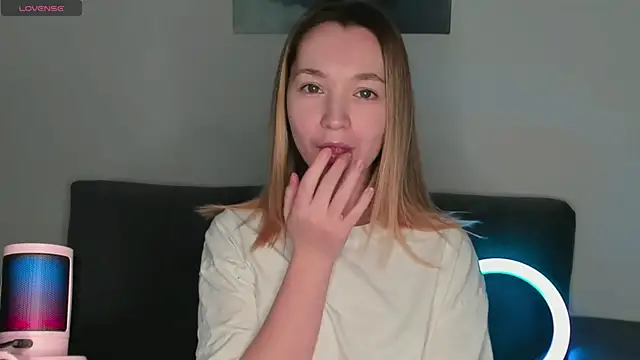 MiaThaine online show from February 2025 05:09:01 PM