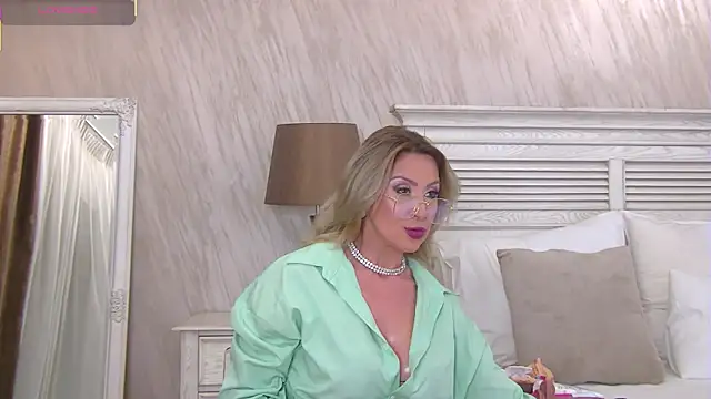 JuliaEyrie online show from July 2026 05:32:02 AM