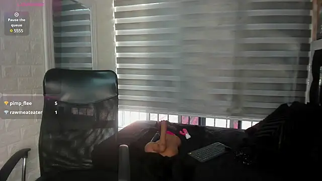 charlotte  G online show from February 2025 04:33:01 PM