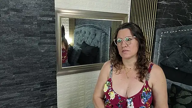 Snapshot of charlotte__G chatting on May 2026 11:27:02 AM charlotte G online show from May 2026 11:27:02 AM