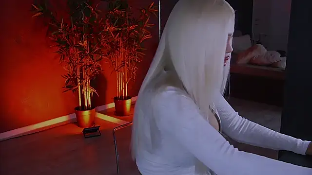 Snapshot of shayblonde chatting on January 2025 01:13:01 AM shayblonde online show from January 2025 01:13:01 AM