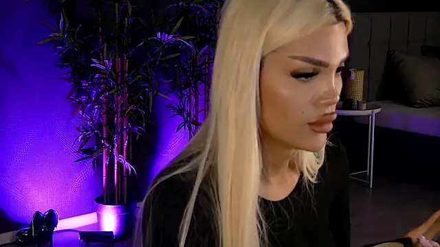 Snapshot of shayblonde chatting on February 2025 11:55:01 AM shayblonde online show from February 2025 11:55:01 AM