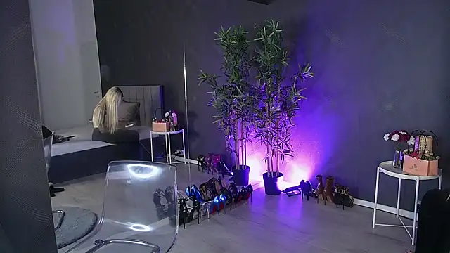 Snapshot of shayblonde chatting on March 2025 02:34:01 PM shayblonde online show from March 2025 02:34:01 PM