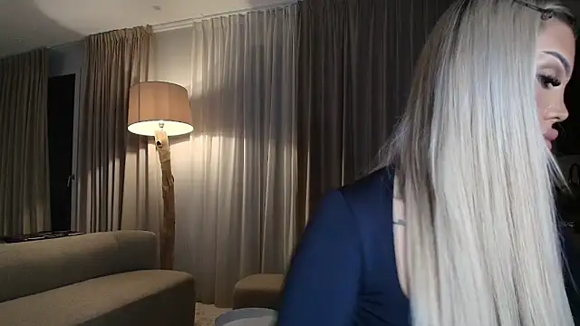 Snapshot of shayblonde chatting on January 2026 08:03:02 PM shayblonde online show from January 2026 08:03:02 PM