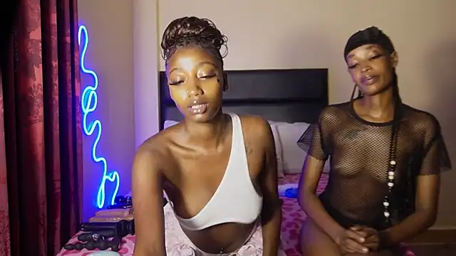 Snapshot of _Watuluv_ chatting on March 2026 05:24:02 AM Watuluv online show from March 2026 05:24:02 AM