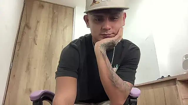 Snapshot of bob_petterson chatting on March 2026 08:17:01 AM bob petterson online show from March 2026 08:17:01 AM