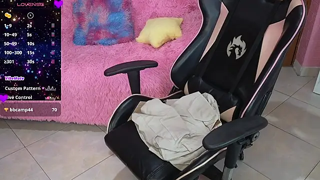 Snapshot of keity_moon chatting on January 2025 04:59:02 PM keity moon online show from January 2025 04:59:02 PM