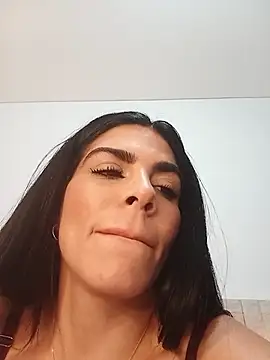 valecruz903 online show from September 2025 06:00:01 PM