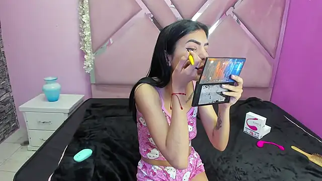 Snapshot of IsisRouse chatting on February 2025 03:22:01 AM IsisRouse online show from February 2025 03:22:01 AM