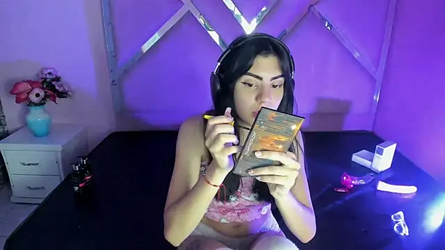 Snapshot of IsisRouse chatting on March 2025 09:31:02 AM IsisRouse online show from March 2025 09:31:02 AM