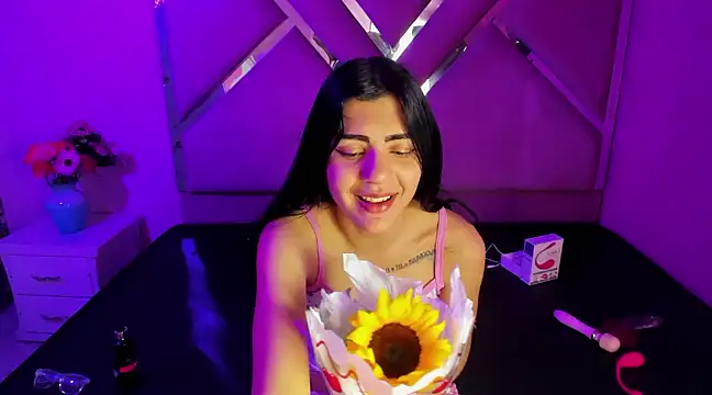 Snapshot of IsisRouse chatting on March 2025 07:01:02 AM IsisRouse online show from March 2025 07:01:02 AM