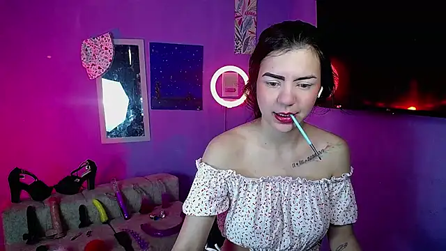 Snapshot of IsisRouse chatting on September 2025 02:07:02 PM IsisRouse online show from September 2025 02:07:02 PM