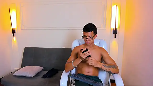 Paradise boy s online show from April 2026 06:56:02 PM