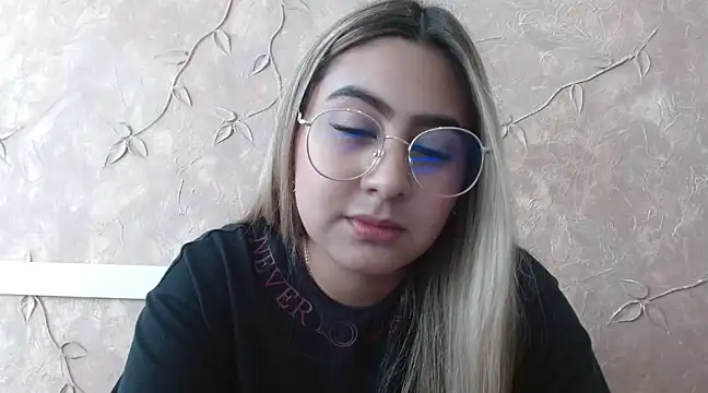 Miabonnett  online show from January 2025 04:43:02 PM