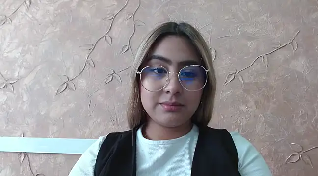 Miabonnett  online show from February 2025 04:18:02 PM