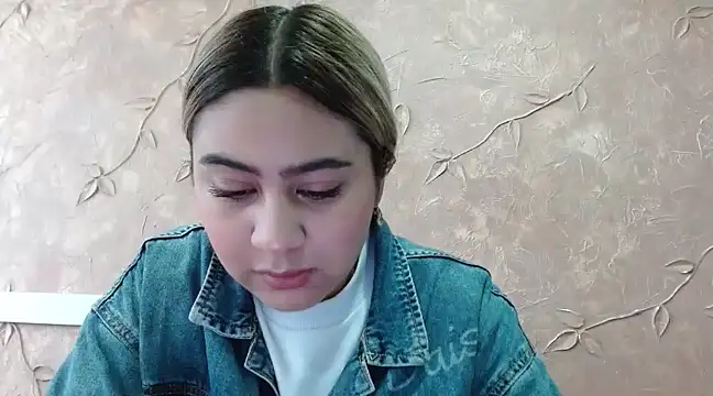 Miabonnett  online show from February 2025 12:03:02 PM