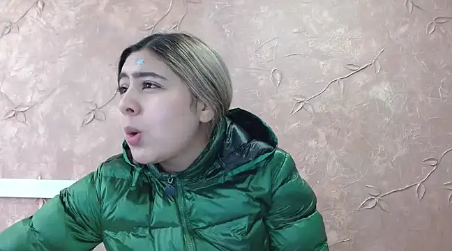 Miabonnett  online show from March 2025 12:12:01 PM