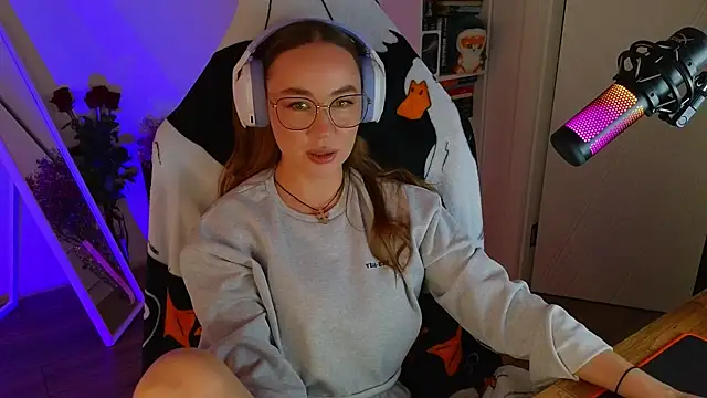 Emili1- online show from March 2025 01:19:02 PM