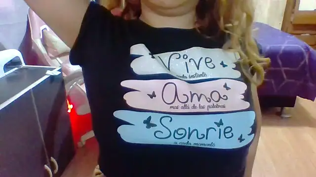 Snapshot of Jennxdolls chatting on December 2024 08:33:01 PM Jennxdolls online show from December 2024 08:33:01 PM