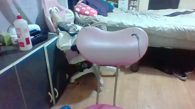 Snapshot of Jennxdolls chatting on December 2024 10:37:01 PM Jennxdolls online show from December 2024 10:37:01 PM