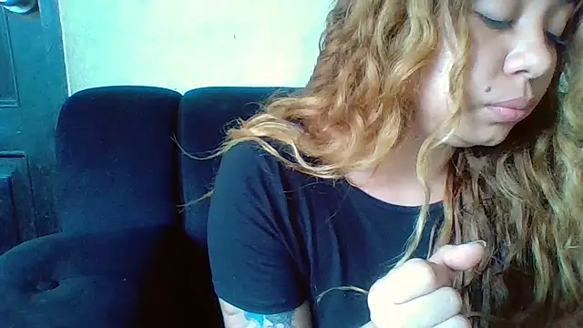 Snapshot of Jennxdolls chatting on January 2025 03:22:02 PM Jennxdolls online show from January 2025 03:22:02 PM