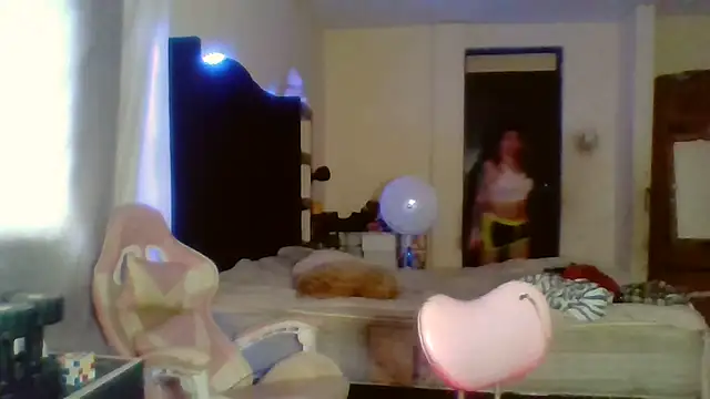 Snapshot of Jennxdolls chatting on February 2025 03:41:02 PM Jennxdolls online show from February 2025 03:41:02 PM