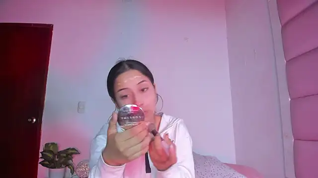 little-Emma online show from October 2025 03:12:02 AM