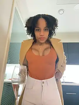 Snapshot of Black_Dolll chatting on December 2024 10:34:02 PM Black Dolll online show from December 2024 10:34:02 PM