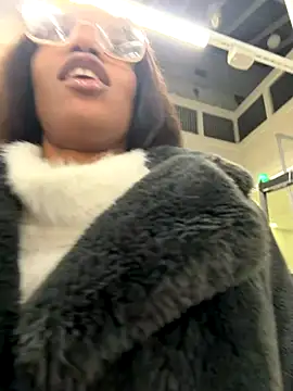 Snapshot of Black_Dolll chatting on December 2025 06:15:02 PM Black Dolll online show from December 2025 06:15:02 PM