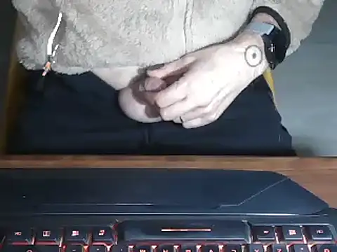 Adri gard online show from February 2025 09:50:01 PM