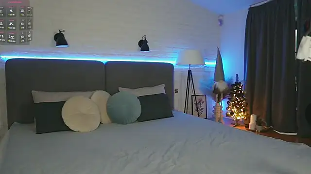 Viola  moon online show from December 2024 12:56:02 PM