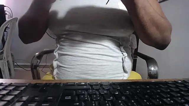 Snapshot of tsbigcock10incock chatting on February 2026 03:54:01 PM tsbigcock10incock online show from February 2026 03:54:01 PM