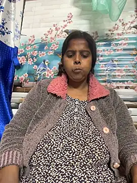 Beauty-queen online show from February 2025 01:07:01 PM