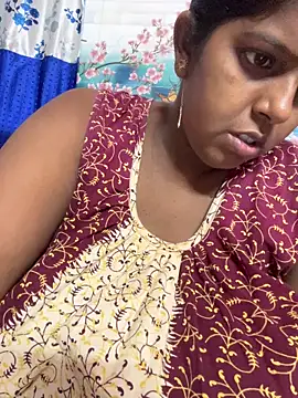 Beauty-queen online show from April 2026 02:33:01 PM
