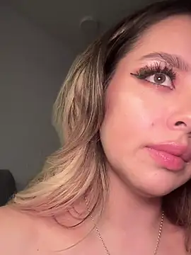 Snapshot of Alirawrz chatting on February 2025 02:37:02 AM Alirawrz online show from February 2025 02:37:02 AM