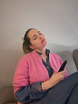 Snapshot of Alirawrz chatting on October 2025 08:07:02 PM Alirawrz online show from October 2025 08:07:02 PM