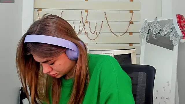 Josephine Kiss online show from December 2024 01:33:01 PM