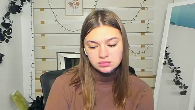 Josephine Kiss online show from November 2025 09:48:02 AM