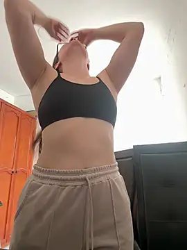 livgomez online show from February 2025 06:45:01 PM