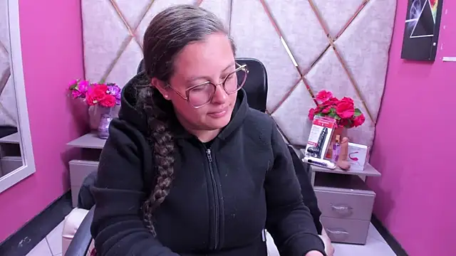 SaraThomso online show from November 2025 01:47:02 PM