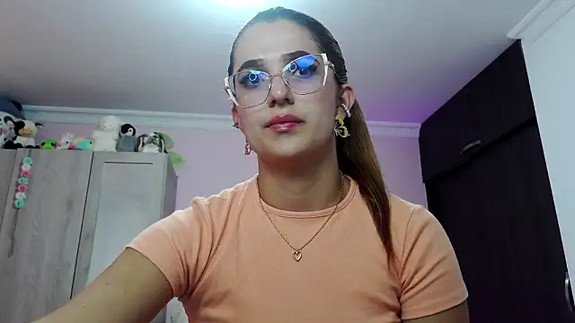 caroline jonson online show from January 2025 07:01:02 PM