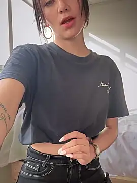 Lorraine Leon online show from February 2025 09:48:01 PM