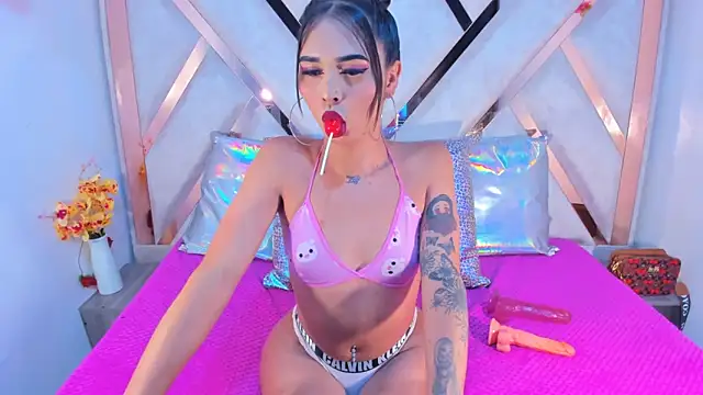 LisbethQueen online show from November 2025 09:42:02 PM