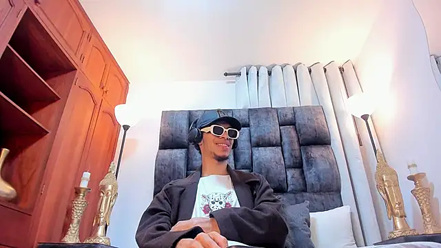 Snapshot of TomyMosterCock chatting on December 2024 01:03:02 AM TomyMosterCock online show from December 2024 01:03:02 AM