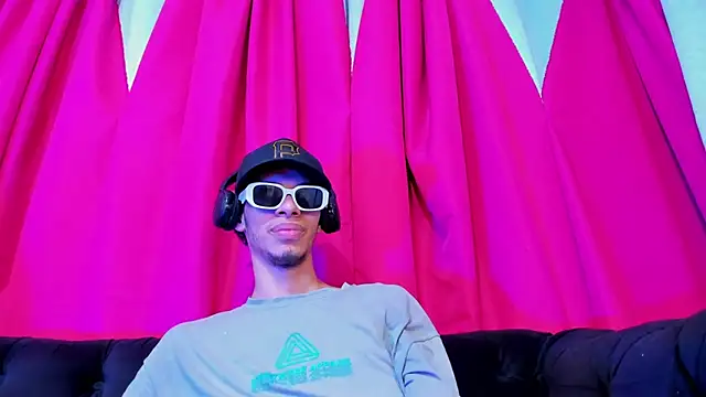 Snapshot of TomyMosterCock chatting on December 2024 12:52:02 AM TomyMosterCock online show from December 2024 12:52:02 AM