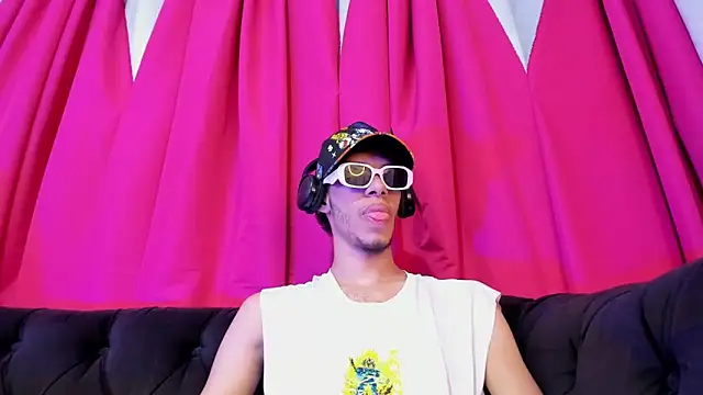 Snapshot of TomyMosterCock chatting on December 2024 12:44:02 AM TomyMosterCock online show from December 2024 12:44:02 AM