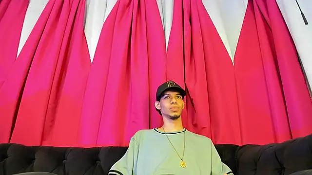 Snapshot of TomyMosterCock chatting on December 2024 02:42:01 AM TomyMosterCock online show from December 2024 02:42:01 AM