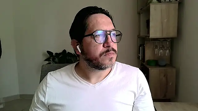 OsoMaduro12 online show from February 2026 01:06:01 PM