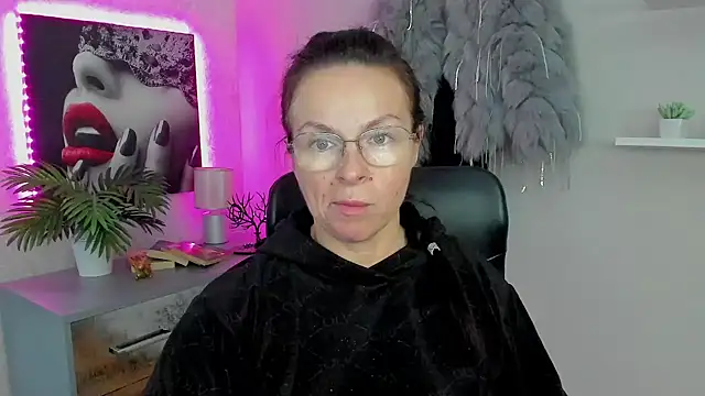 HelenLuxx online show from January 2025 01:31:02 PM