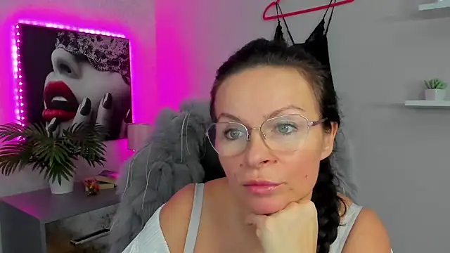 HelenLuxx online show from February 2025 10:21:02 AM